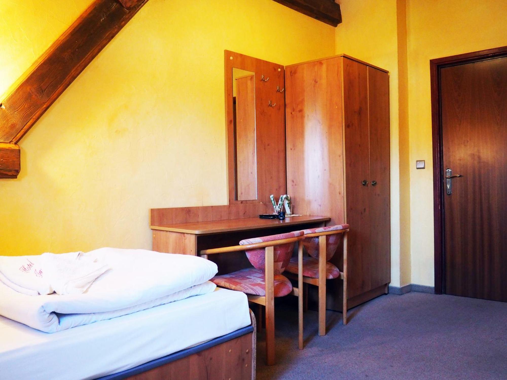 Hotel Jan Zgorzelec Oda fotoğraf